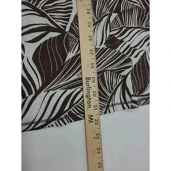 Chico's 100% Linen Shirt Women's Size Medium Brown and White Leaves - Picture 7 of 7